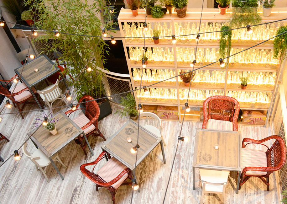 une salle de rstaurant branchée aux accents mexicains avec un sol Gerflor.