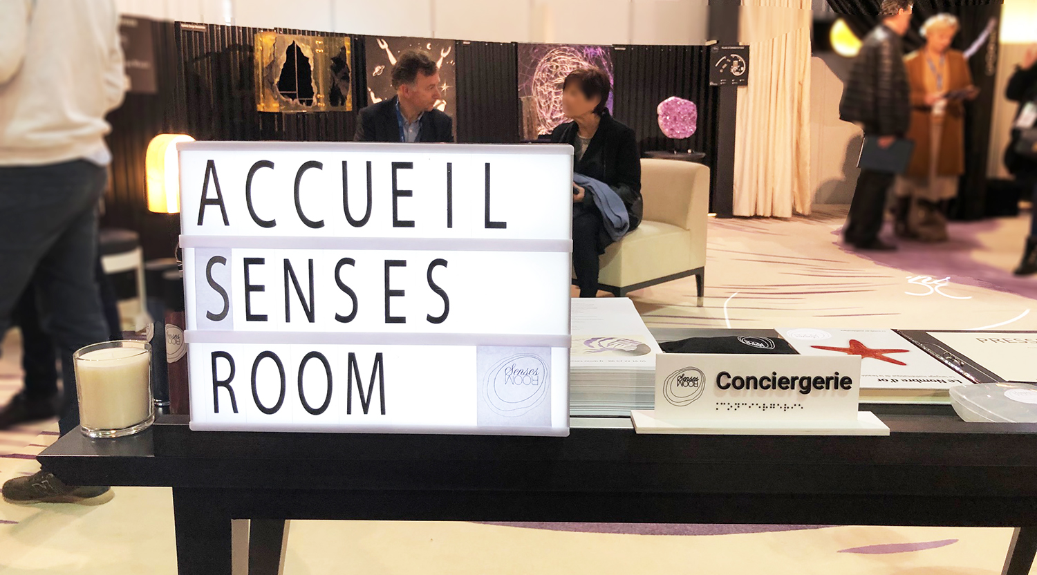 L'accueil de l'espace Senses Room au Salon EquipHotel, une mise en scène autour des sens.