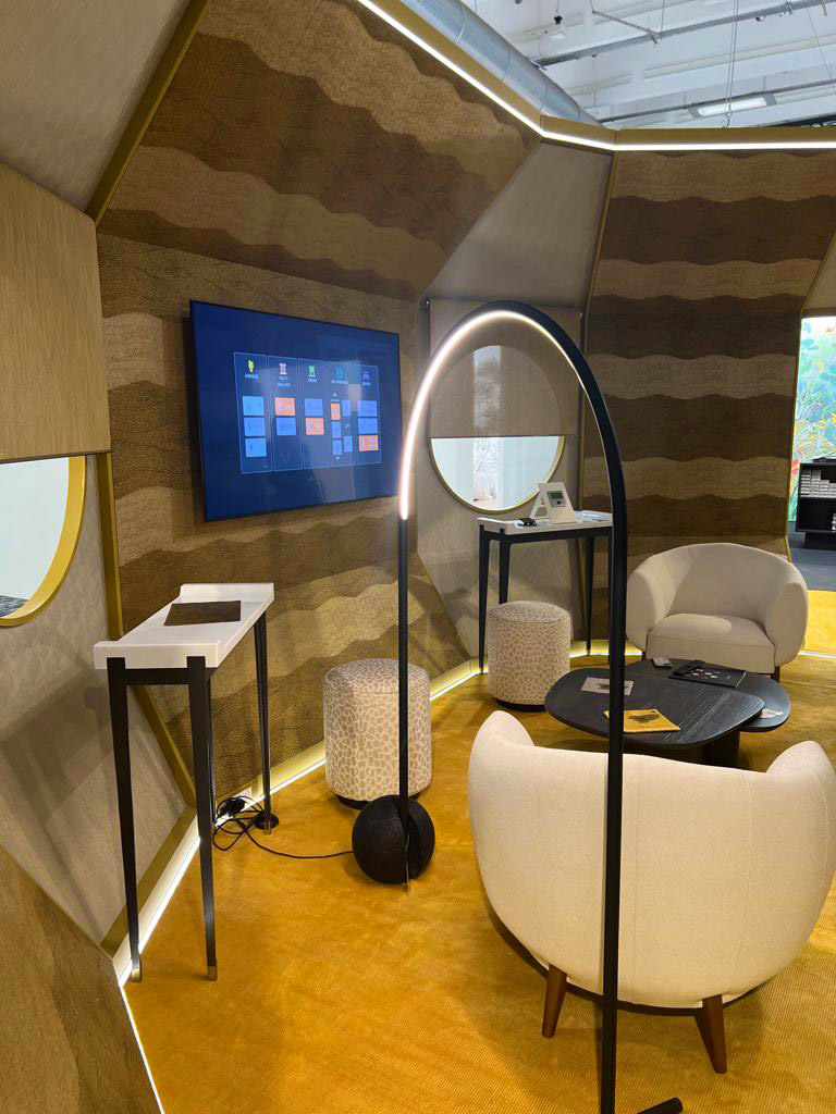 Le bureau d'une Une capsule spatiale abrite une chambre d'hôtel luxueuse et décalée au Salon Equiphotel 2022. Imaginée par les Ateliers Philippe Coudray